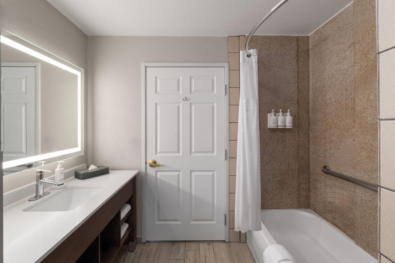Bathroom 3, La Quinta Inn & Suites by Wyndham Gallup, McKinley