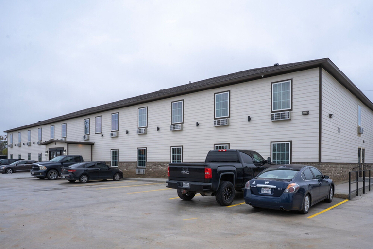 Parking, Efficiency De Luxe Sulphur Near Lake Charles I 10, Calcasieu