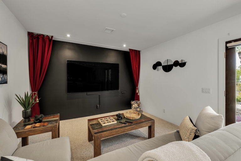 Interior 5, Sunny Dunes, Riverside
