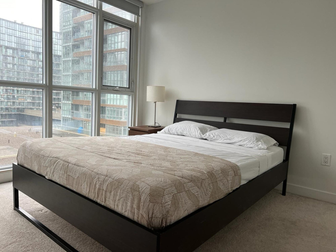 Room 3, The Parade 2 Suites, Toronto