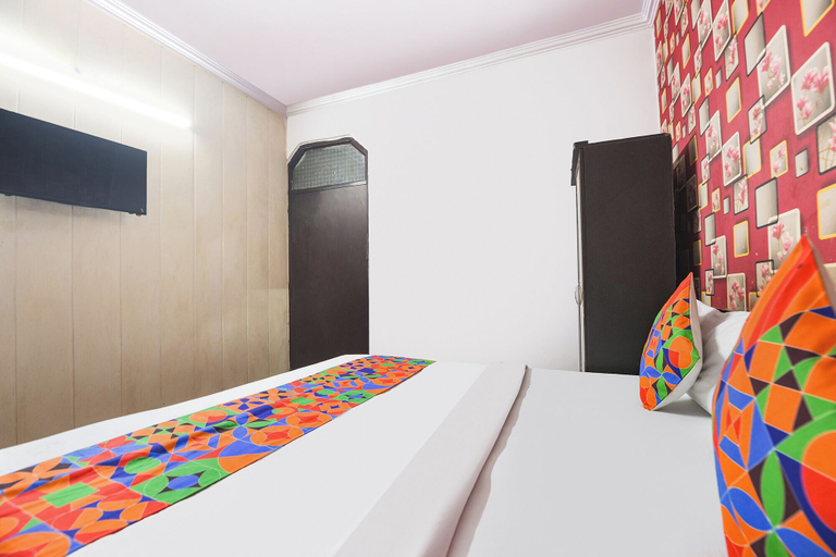 Room 2, Fabhotel Decent, Delhi