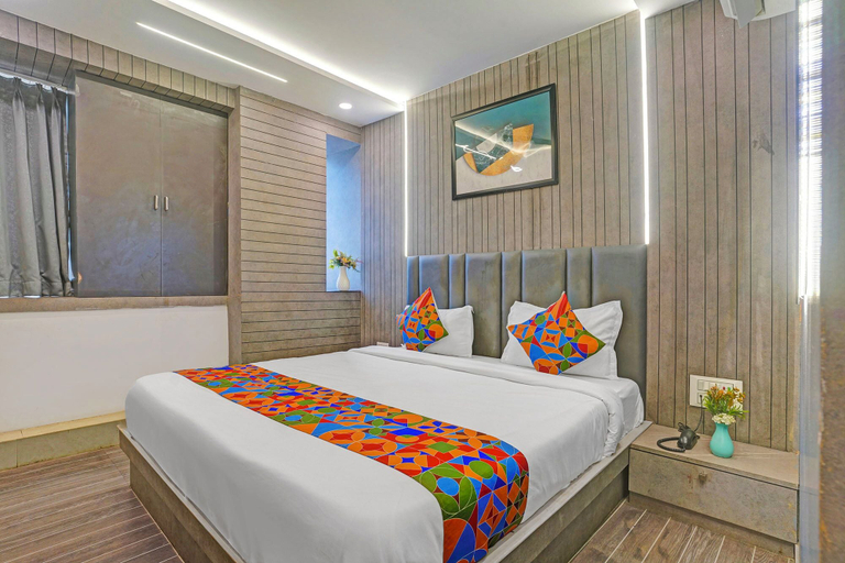Room 2, Fabhotel Blu Rooms, Surat