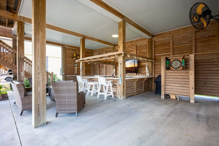 Outdoor dining 5, Sea Worthy 3 Bedroom Home, Galveston