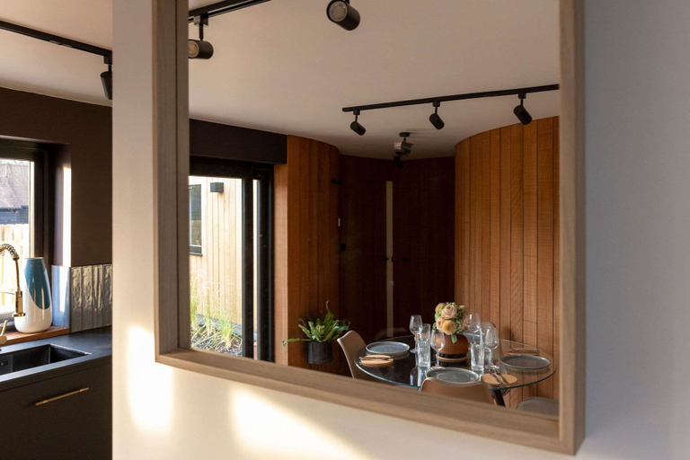 Room 4, Modern 2-bed Cabin Near West Wittering Beach, West Sussex