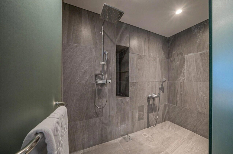 Bathroom 5, Sungsan Marina, Seogwipo