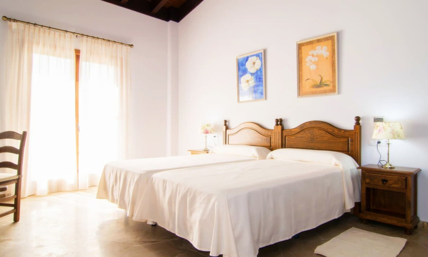 Room 5, Spacious Villa in the Heart of the Island, Baleares