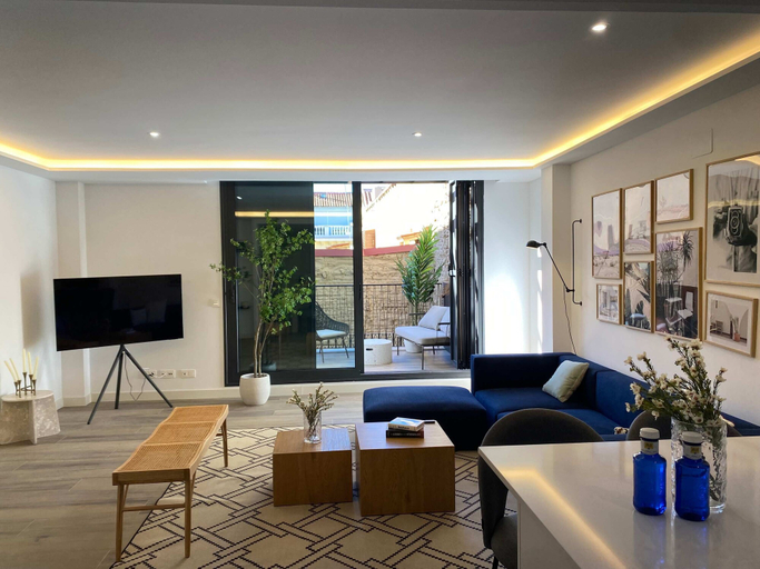 Room 2, w Trendy 2BR w Sunny Terrace in Chueca, Madrid