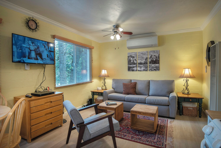 Interior 1, Sparrow's Nest, Mariposa