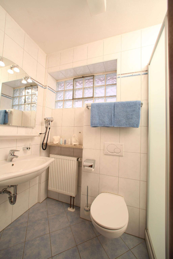 Bathroom 5, Hotel Landgasthof Schuster, Roth