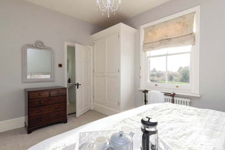 Room 3, House Annexe Sleeps 18 Heated Pool, West Sussex