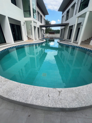 Pool, J&P Hotel Sriracha, Si Racha