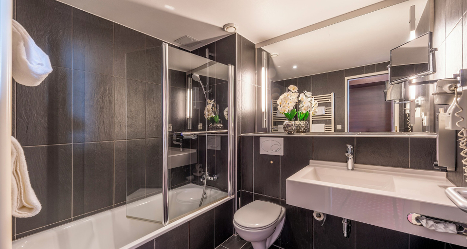 Bathroom 4, PLAZA INN Wels, Wels