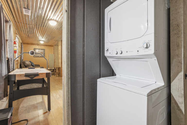 Interior, Creekbend 3 Bedroom Home, Sevier