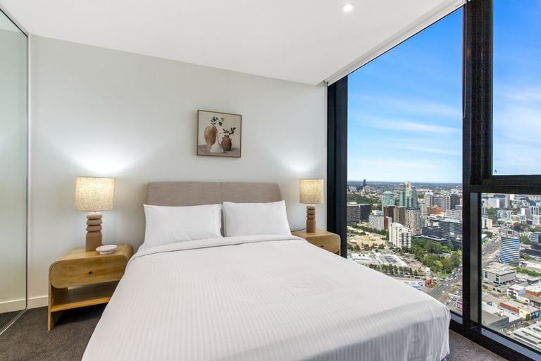 Room 2, Modern 1-bed in Hip Southbank With Pool & Gym, Melbourne