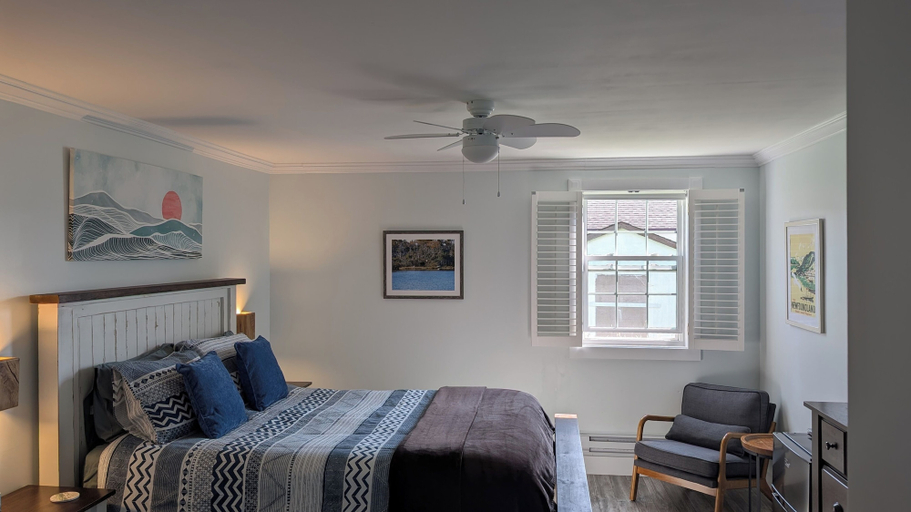 Bedroom 3, The Candlelight Inn, Division No. 9