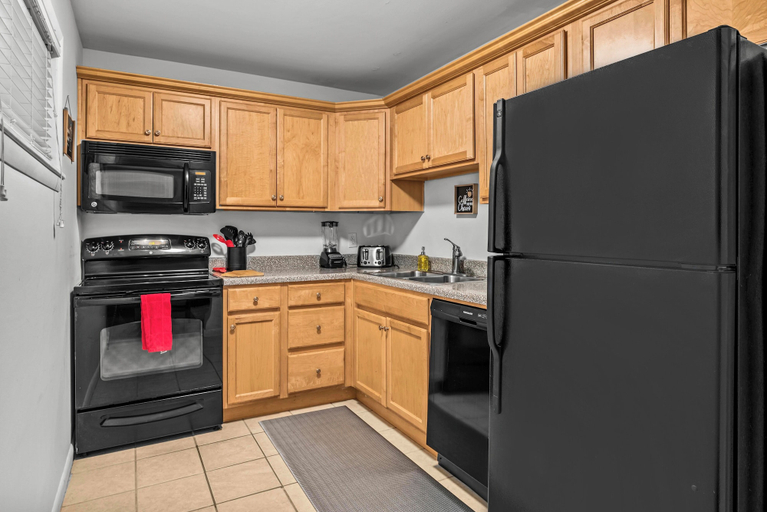 Interior 5, Classic City Getaway at Stadium Village, Clarke