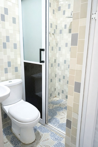 Bathroom 2, CJ Apartment, Awutu Efutu Senya
