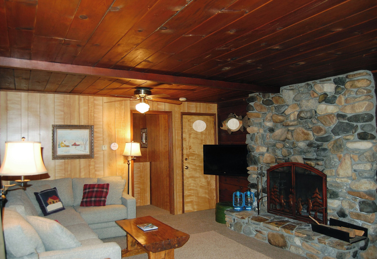 Interior 2, Squirrel's Nest, Mariposa