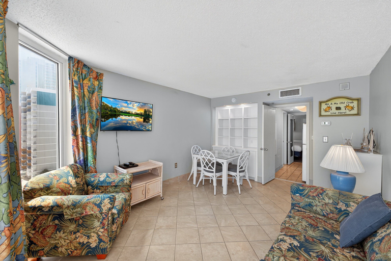 Interior 3, Atlantica 903, Horry
