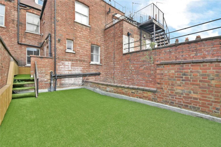 Room 2, Luxury 3-bed Huge Garden Great Transport Links, London