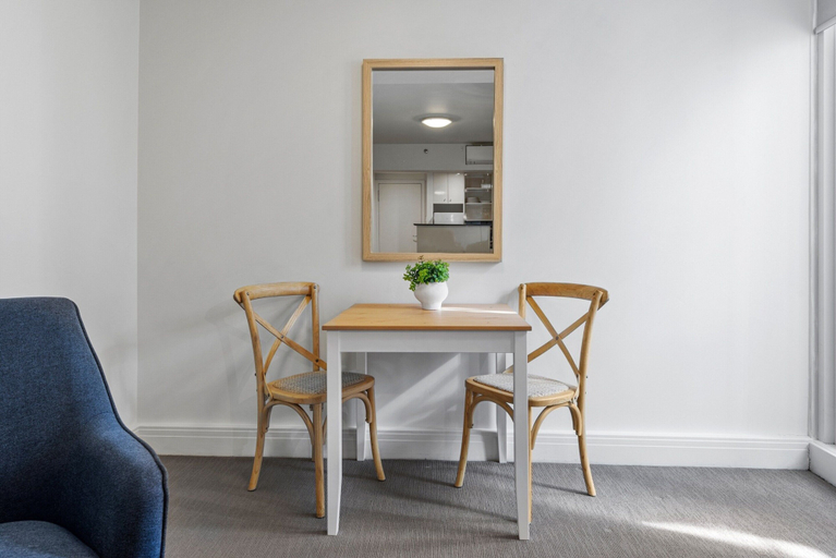 Dining, Chic 1-Bed Apartment Steps From Shopping Street, Melbourne