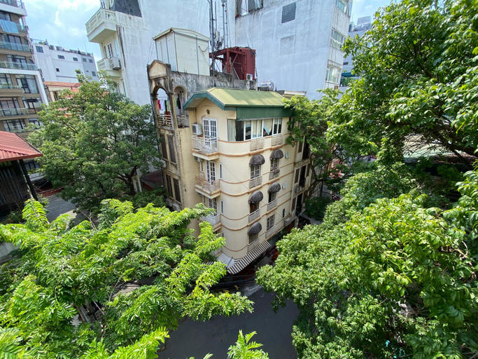 Exterior & Views