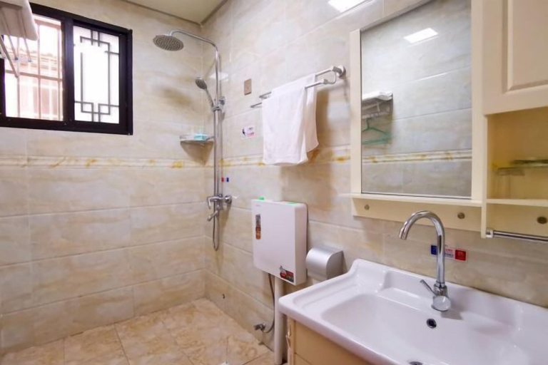 Bathroom 4, Zhongheyuan Inn, Meishan
