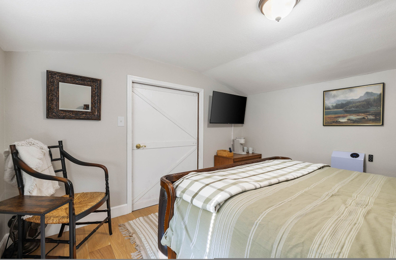 Room 2, Ponderosa Hideaway 4-br Cabin Mtn View Trails Brbq, Yavapai