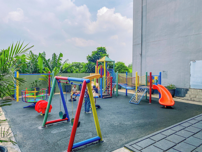 Children's play area - outdoor, Comfy Studio At Nifarro Park Apartment, Jakarta Selatan