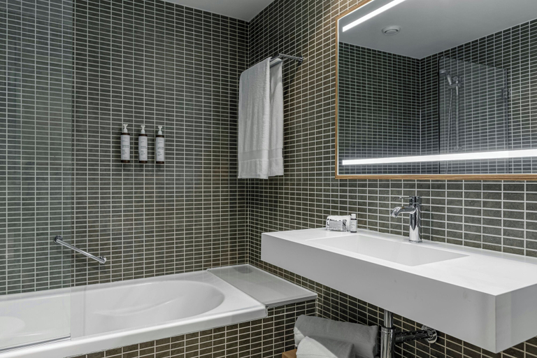 Bathroom 5, Sabàtic Gavà Mar, Barcelona, a Tribute Portfolio Hotel, Barcelona