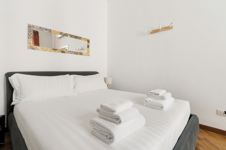 Room 5, Brera Apartments in Palestro, Milano