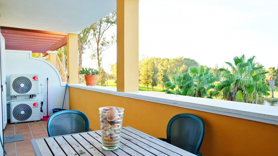 Outdoor dining 5, Bright Apartment With Pool Access, Huelva