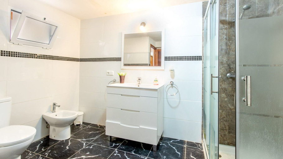 Bathroom, Apartment Voramar Baix in Alcudia, Baleares