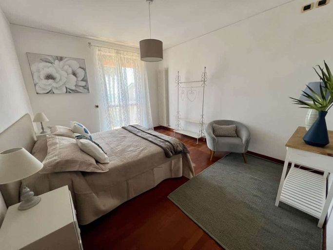 Room 5, Elegant Villa With hot Tub, Views, Ascoli Piceno