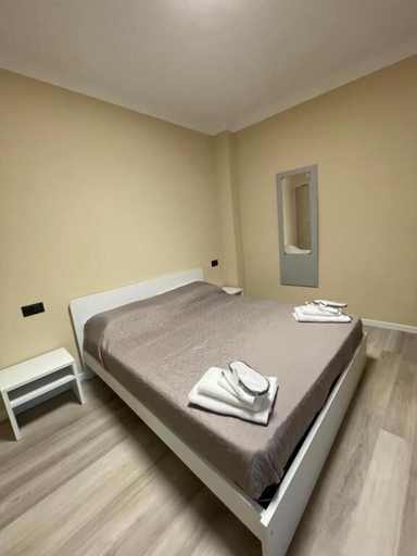 Room 3, Casa Alone, Brescia