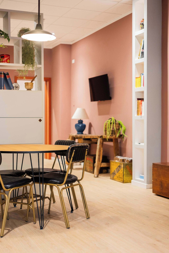 Room 5, Loft Enrico Modern City pad in Historic Bologna, Bologna