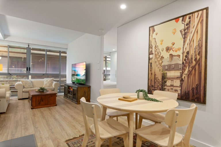 Living room 5, Modern CBD Aparment, Workspace, Fast Wifi and Pool, Sydney