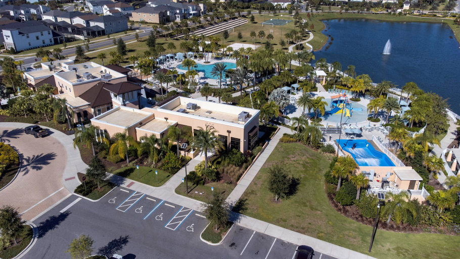 Room 5, Luxury 7BR 7BA House w Private Pool Disney, Osceola