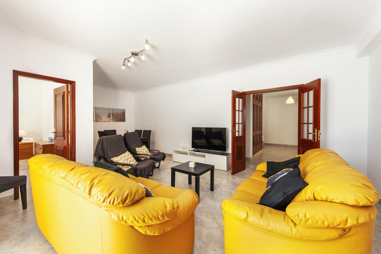 Room 3, W 04 - Bedroom 4 in Topside Luz Guesthouse, Lagos