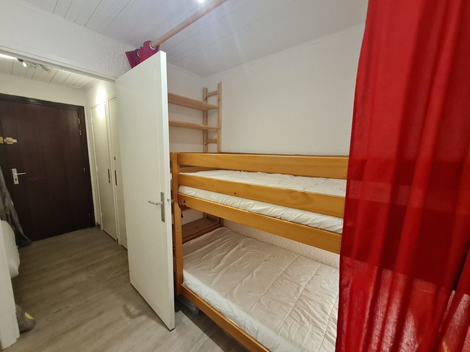Room 3, Bright Third-floor Apartment, Isère