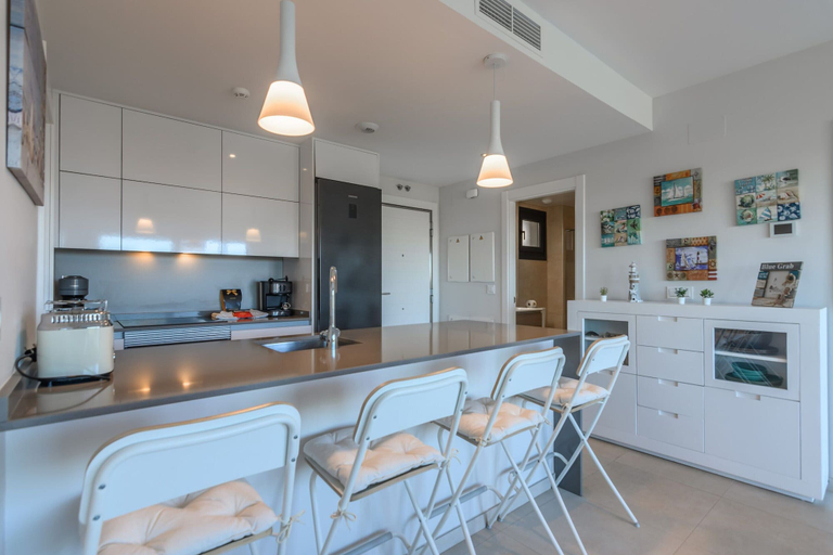 Private kitchen 4, Modern Apartment With Shared Pool, Huelva