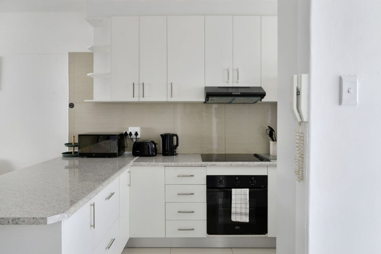 Room 3, Charming Central Sea Point Haven 50m to Ocean, City of Cape Town