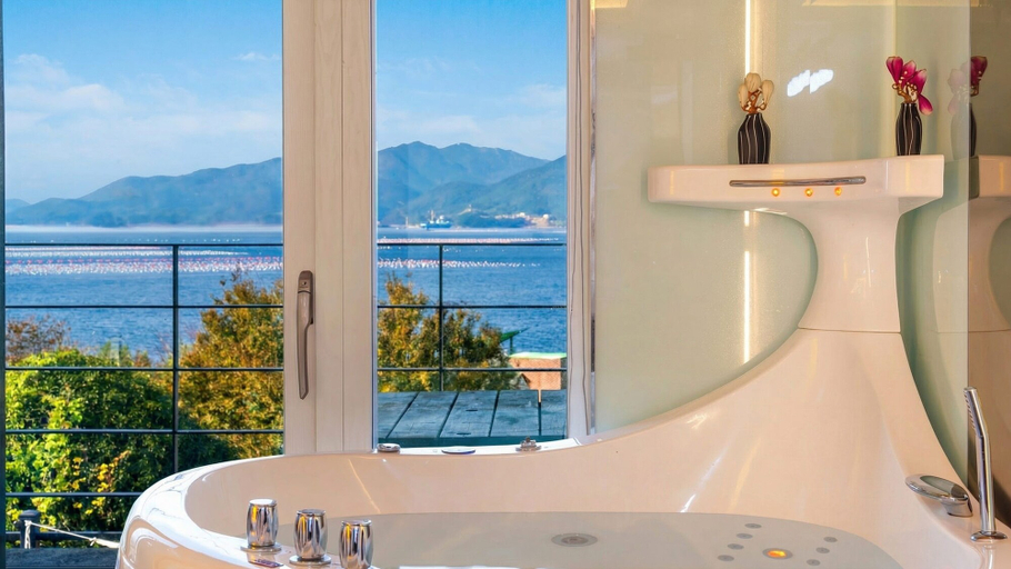 Bathroom 1, Geoje Ahat Spa Pension, Geoje