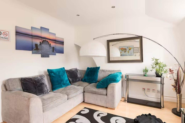 Living area 4, Cosy London Apartment Near River Thames, London