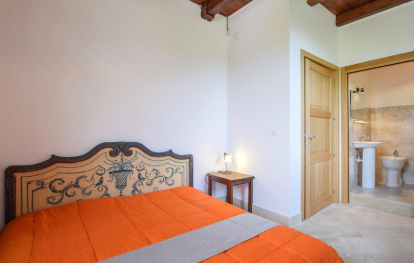 Room 3, Apartment near Mount Etna with Hot Tub, Messina