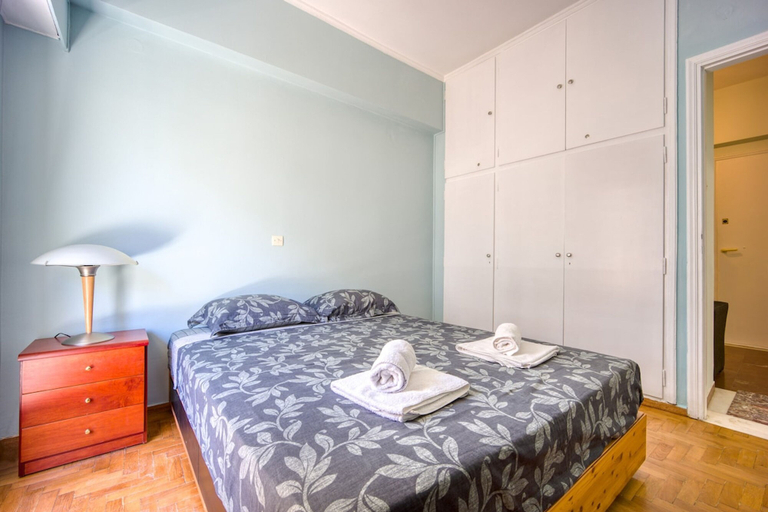 Room 4, Sunny 1-bedroom Apt 10 Min Walk to Acropolis, Attica
