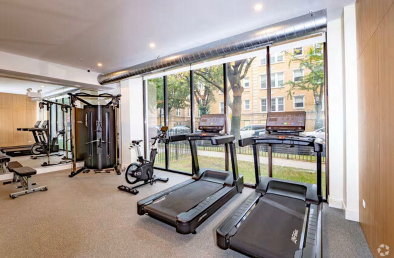 Room 3, Edgewater Apt With Free Parking Gym Modern Living, Cook