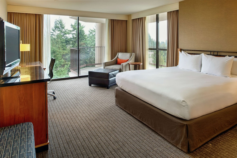 Bedroom 3, DoubleTree by Hilton Seattle Airport, SeaTac