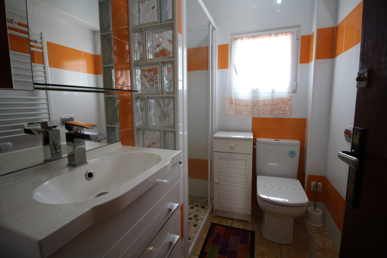 Bathroom 5, House in Empuriabrava Near the Beach, Girona