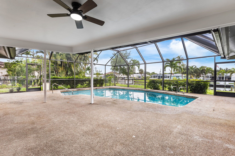 Room 2, Riverfront Home w Private Dock Pool Beaches, Lee